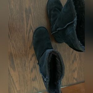 Womens Boots with fur inside size 8 I think there old navy